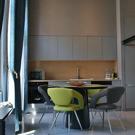 Captivating Design Loft In The Pulsing Center Apartment *